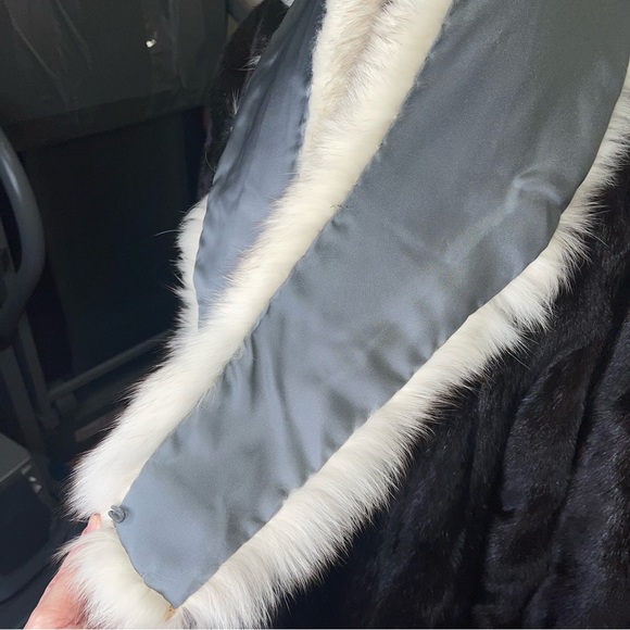 Flemington Furs Real Fur Stole - Picture 4 of 7